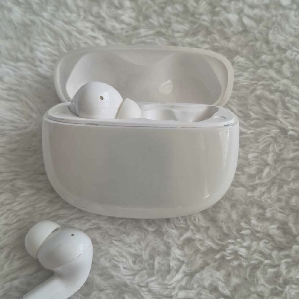Wireless White Earbuds
